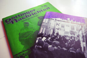 Querformat Foto von den Zeitungen 'Göttinger Nachrichte' und 'Fight the power' aus den 1990ziger Jahren